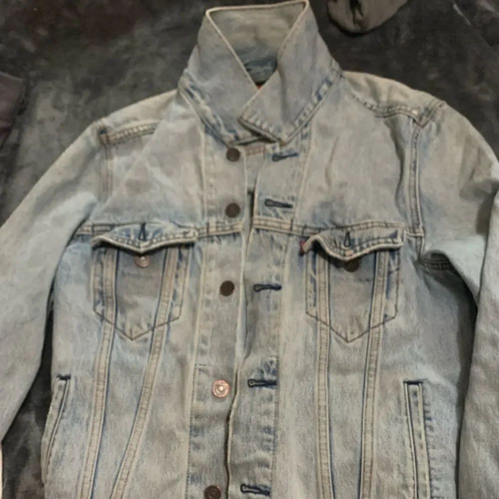 Levi’s vintage denim jacket evi's Original Trucker Jacket is a classic